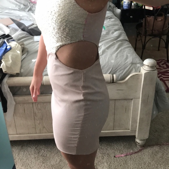 Short formal dress with cutouts on side • Naven - Picture 8 of 8